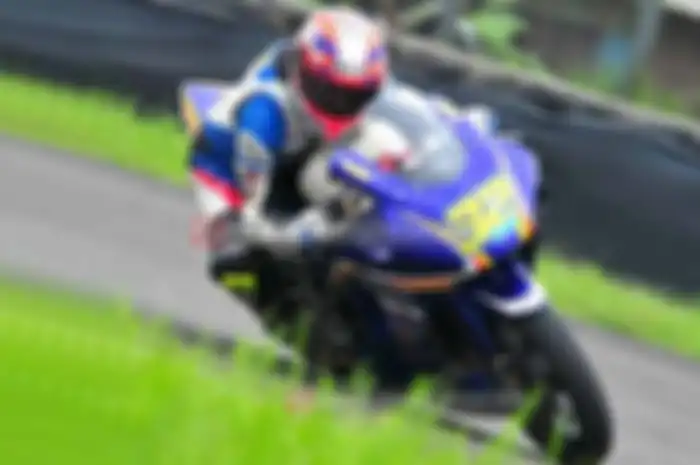 Yamaha YZF-R25 yang digas MH. Zaki Adil bisa finish di urutan ke-3 Indospeed Race Series 2016 Putaran II (22/5) yang berlangsung sirkuit Sentul. Meski diurutan ketiga Yamaha R25 dari tim Yamaha Yamalube Nissin KYT Tunggal Jaya ini