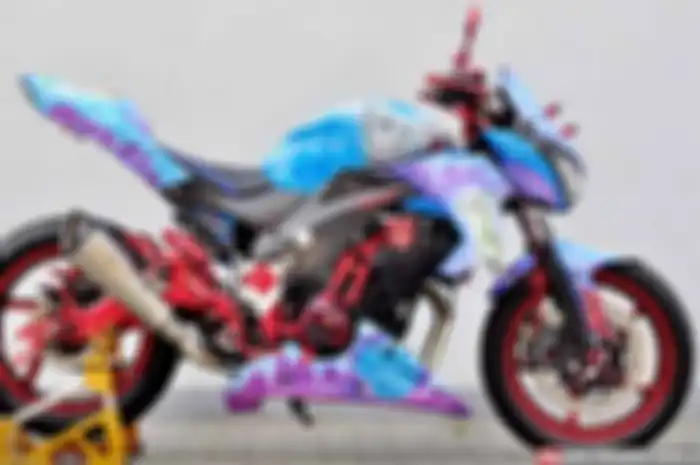“Warna variasinya sengaja dipilih merah, agar ada perpaduan antara es dan api,” kata Hasan, selaku Manajer Planet Motor Sport (PMS) yang berada di Jl. Ciledug Raya Puri Beta, Petos 6 No. 3-5, Larangan, Tengerang. Nah lho! Tiba-tiba ngomongin soal api
