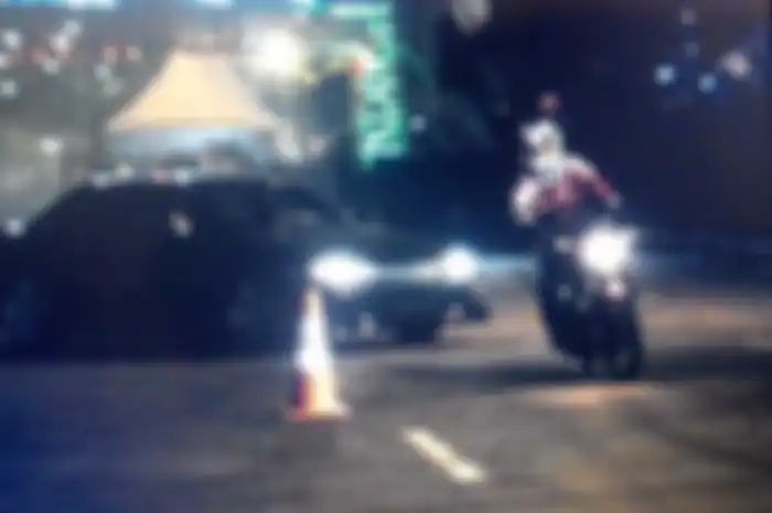 Final kompetisi stunt rider garapan PT Astra Honda Motor (AHM) bertajuk CB150R StreetFire City Battle dilangsungkan Sabtu (6/12) di Semarang, Jawa Tengah. Selain aksi sangar dari para peserta kompetisi, adu drifting motor dan mobil ikut panaskan fina