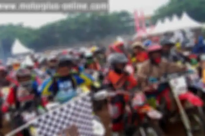 Giliran Kota Industri Cilegon Banten diserbu Offroader pecinta motor tril! Edunnya, meski baru kali pertama di gelar. Animo peserta, terbilang gede. Tercatat, tak kurang dari 900-an rider hadir di sana.