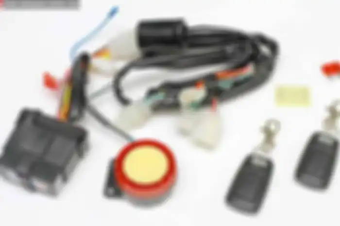 Suzuki mengenalkan sistem keamanan baru buat motor. Namanya Suzuki Security Alarm System (SSAS). Alat pintar ini didesain agar motor tak mudah dibawa kabur oleh tangan-tangan jahil yang otaknya di dengkul.