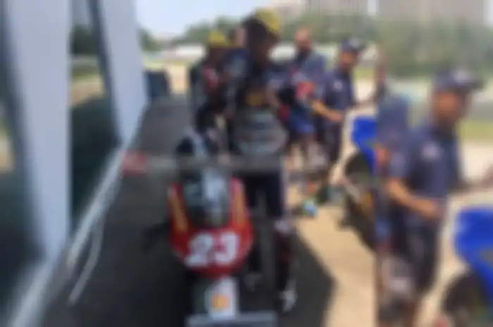 Perjuangan para racer Indonesia yang bertarung di ajang Asia Talent Cup (ATC) seri ke-4 di Sirkuit Zhuhai, Cina (17-18/9) membuahkan podium di race 1. Andi Gilang mampu menapaki podium 2 dan finish 0,920 detik di belakang Oi Ogura yang racer asal Jep