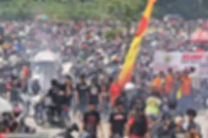 Persis (7/5) lalu, situs budaya Candi Borobudur dibuat bergetar dengan hadirnya tujuh ribuan bikers Yamaha RX-King. Usut punya usut, brothers dari Muntilan King Club ultah ke-12