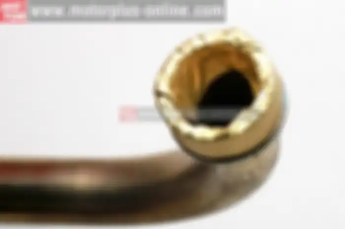 Awas knalpot bocor bisa bikin darah tinggi. Selain bikin knalpot nembak-nembak, gejala lain seperti tenaga mesin drop dan cepat panas juga bisa muncul. Enggak usah panik apalagi nyiapin kocek ratusan ribu buat beli knalpot baru. Sobat bisa bikin knal