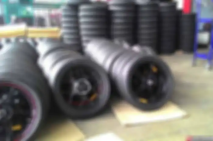 PT Gajah Tunggal, produsen Ban Balap IRC, melakukan riset delapan bulan untuk menghadapi Yamaha Asean Cup Race 2014. Tipe ban Fasti jenis ban slick untuk kelas underbone Yamaha New Jupiter Z1, R15, dan Yamaha R25. Tiga motor inilah yang dipakai untuk