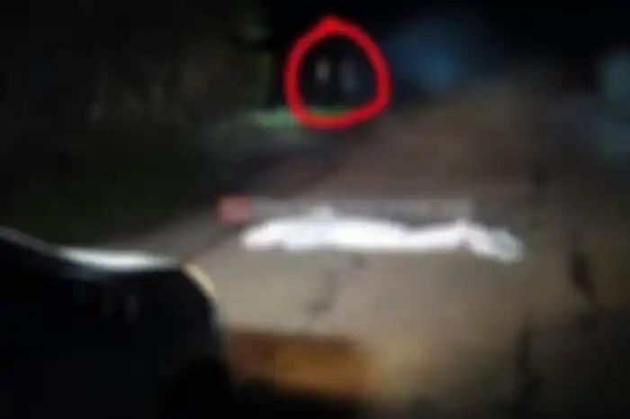 Awas begal sekarang kerjasama dengan pocong. Kabar ini sedang hangat dibicarakan di media sosial. Para pelaku pembegalan kini menggunakan modus baru dengan berpura-pura menjadi pocong.