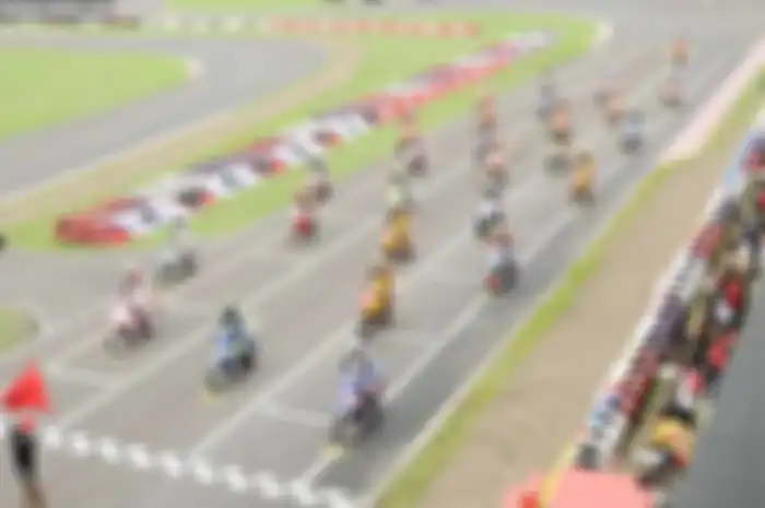 Mau bagaimana lagi. Wajib bayar bensin Rp 250 ribu per motor. Tim saya ada empat motor. Berarti untuk bensin aja meski keluar Rp 1 juta per seri,” beber Malik, Kepala Mekanik Yamaha Yamalube TJM.
