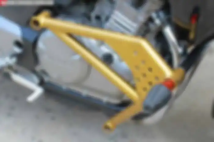 Frame slider khusus Suzuki Inazuma, memang sudah banyak dijual dipasaran. Memang banyak, tapi enggak melindungi keseluruhan engine dan terlihat simpel. Untuk mengakali itu, silakan bikin sendiri frame slider Suzuki Inazuma.