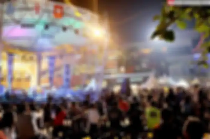 Mesin-mesin motor sudah dingin di venue, eh malah suhu para bikers yang memanas! He,he,he...
