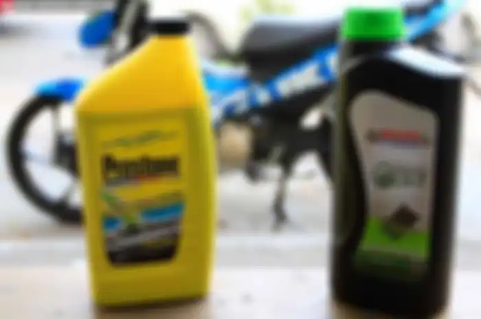 Motor yang sudah dilengkapi radiator, tentunya fungsi cairan pendingin amat vital. Soalnya jika sampai habis, tentunya bakal berefek fatal. Karena itu bro, lanjut deh baca nih info lengkap soal radiator coolant