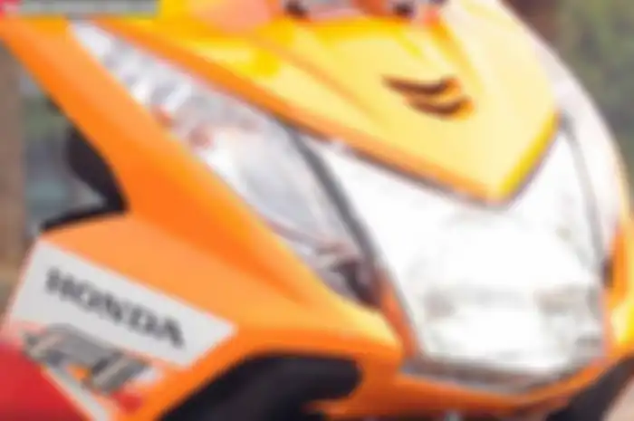 “Umumnya, pengguna motor dengan masa pakai lebih 5 tahun kondisi mika lampu depan atau belakang sudah mulai buram,” ungkap Aphin.