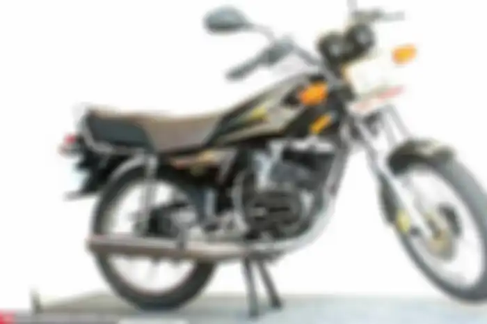 Motor yang sempat tenar dengan julukan “Raja Jambret” ini juga wajib masuk list bursa motor 2-tak. Motor ini dirancang khusus oleh desainer Jepang untuk memenuhi kebutuhan pasar Indonesia. Pertama kali diluncurkan pada tahun 1983 menggantikan Yamaha 