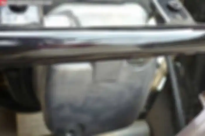 Proses untuk nyetel klep Honda Scoopy FI atau BeAT FI, bila kita gak tau triknya, dijamin bakal kesulitan. Tidak seperti generasi sebelumnya. Kalau nyetel clearance katupnya sendiri sih bisa dibilang mirip-mirip deh. Nah, yang susah itu ketika hendak