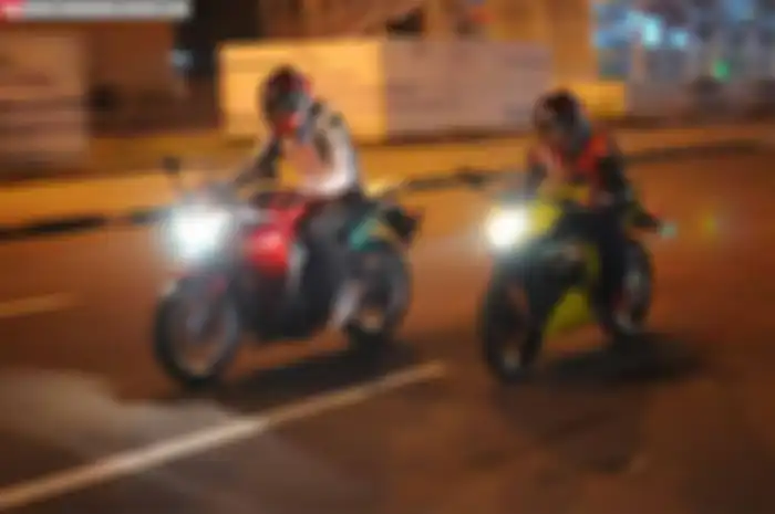 Berbekal torsi dan power yang lebih besar. Bisa ditebak seperti apa kemampuan lari RR Mono. Maklum, sepertinya sang Ninja dilahirkan buat bertarung di lintasan balap. Tampak dari riding position yang sangat mendukung.