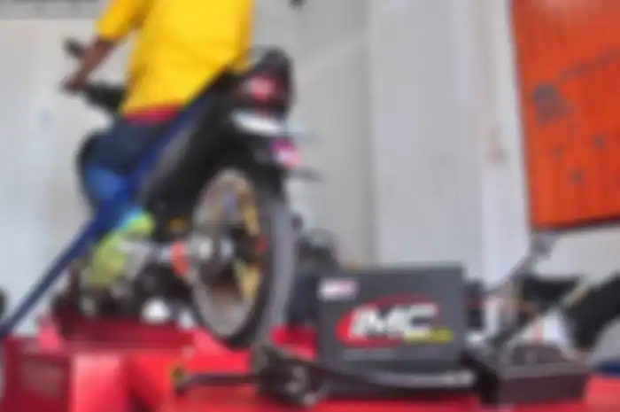 Part CDI berlabel UMA Racing buat Yamaha Jupiter MX 135LC ini, didatangkan dari Malaysia. Otak pengapian yang dilengkapi remote khusus untuk atur 4 maping dan bisa maju-mundurkan derajat pengapain. katanya sih, bisa dongkrak power 1 hp di motor yang 