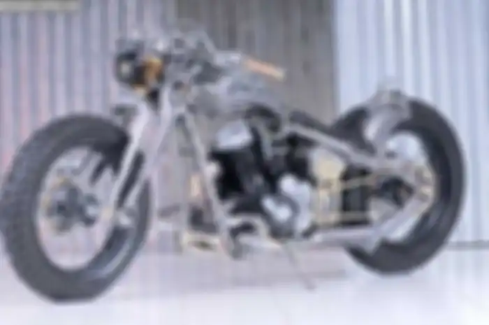 Pamungkas Sujatmiko dari Micho Custom (MC) Jogja berhasil jadi jawara pertama CCW Kustomfest 2014 Bike Build Off. Bentuk awal The Heist motor penjelajah dengan postur setang tinggi. Konsep yang dianut merupakan model klasik dengan sentuhan gaya board