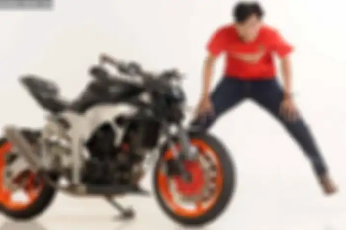 Obsesi punya moge, Angga Lesmana tempuh jalur modifikasi CS1 dari bebek sport jadi bebek jalanan alias atreet ‘duck’ fighter. "CS1 ini punya banyak sejarah, jadi saat mimpi punya moge saya pilih modifikasi saja," dalih Angga panggilan akrabnya.
