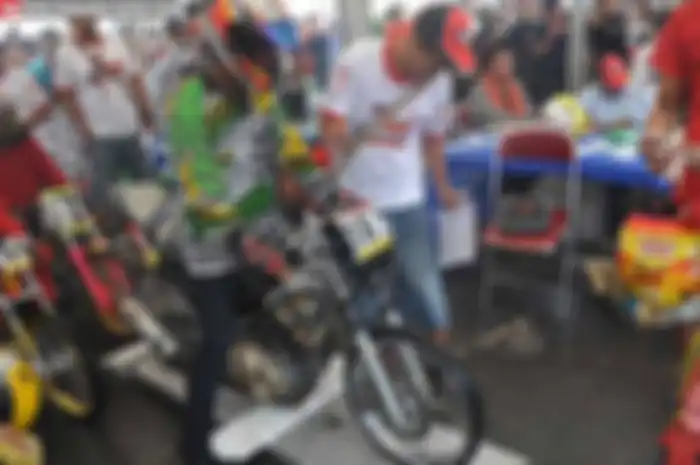 Aturan bobot yang kadang-kadang berubah, ditambah lagi gonta-ganti joki bikin tak sedikit pelaku adu kebut lurus harus putar otak. Sialnya joki yang enteng kudu nambah beban seabrek-abrek. Efeknya mempengaruhi handling dan kestabilan laju pacuan.
