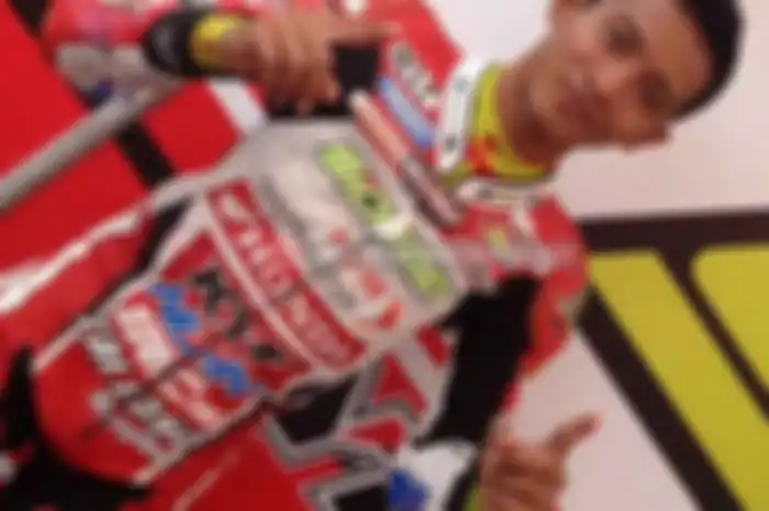 Pembalap M. Erfin Firmansyah berhasil finish di posisi pertama kelas HDC 4 (Bebek 125 Tune up Pemula). Itu artinya pembalap tim Sidrap MPM Honda KYT Nissin IRC Trijaya jadi juara pertama race 1 di kelas HDC 4.