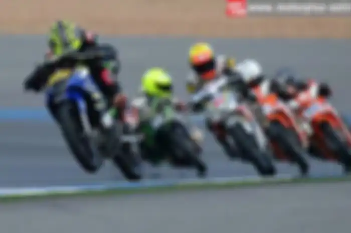 Di race yang berlangsung ketat, pembalap Indonesia Florianus Roy berhasil podium dan Wahyu Aji jaga peluang juara Asia Underbone 130 cc dengan finish ke-5.