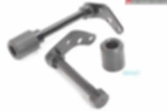 Frame slider berfungsi menahan motor kala kecelakaan low side alias motor gelosor. Jadi, kerusakan lebih minim. Balu Oto Work (BOW) asal Jogjakarta, coba tawarkan part ini.