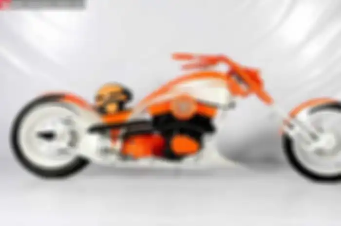 Meski dihadang keterbatasan alat dan bahan di Manado, namun sang builder berhasil menciptakan taste tinggi chopper berbasis Honda GL Max.