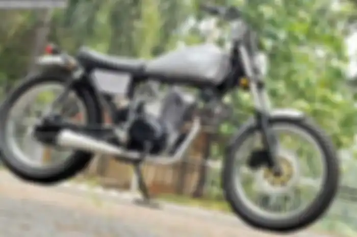 Ahmad Aditya atau beken disapa Adit, awalnya hanya membawa sasis dan sebongkah mesin pada Eko, modifikator Eko Jaya Motor. Lantas dua benda itu mau diapakan, Adit juga masih berpikir. Akhirnya doi terinspirasi dari Harley-Davidson Sportster. “Benar-b