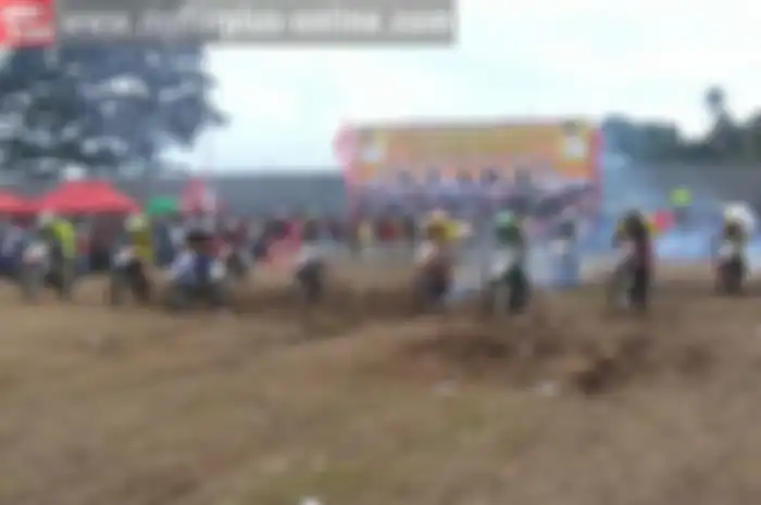 Adu kebut garuk tanah bertajuk Kejuaraan Grasstrack dan Minitrail Banten Open 2016  menarik perhatian crosser. Event yang diselenggarakan  di Sirkuit Jambu Cisereg, Tigaraksa,