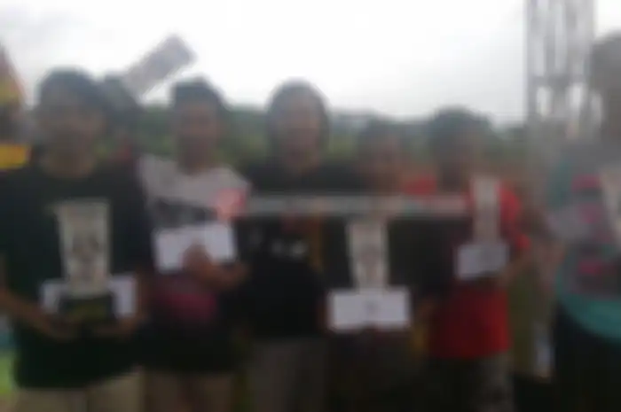 Hasil lomba Kejurda Grasstrack Banten Seri 2, di Sirkuit Duku Pinang, Legok, Banten, Minggu (4/12), crosser Andre Dika keluar sebagai juara umum di Pemula Open. Ia meraih  poin 67. Crosser asal Cibinong, Bogor ini mengungguli posisi Adi Boncu di urut