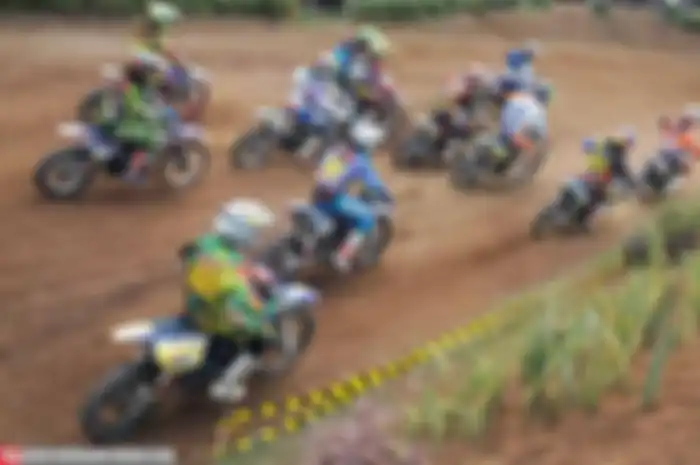 Grasstrack masuk PON XVI 2016 di Jawa Barat pantas enggak? Jawabannya pantas. Seandainya balapan cakar tanah masuk pekan olahraga Indonesia empat tahunan itu, sesuai dengan fakta di lapangan.
