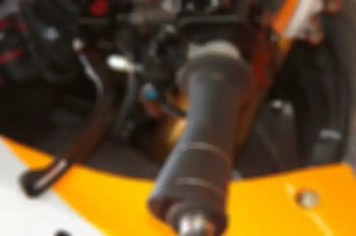 Setelah dari MotoGP Motegi, Jepang, minggu lalu (11/10), Marc Marquez tetap pakai handgrip khusus di MotoGP Philip. Marc Marquez tetap pakai handgrip khusus di MotoGP Philip untuk mengurangi rasa sakit di telapak tangan kirinya yang