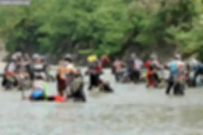 Ada gebrakan baru bernama Hard Core Competition yang berlangsung di kawasan Rancah, kabupaten Ciamis, Jawa-Barat (16-17/8). Event ini garapan Enduro Totale, Promotor yang kerap bikin ajang balap enduro. Konsepnya, paduan adventure trail dengan kompet