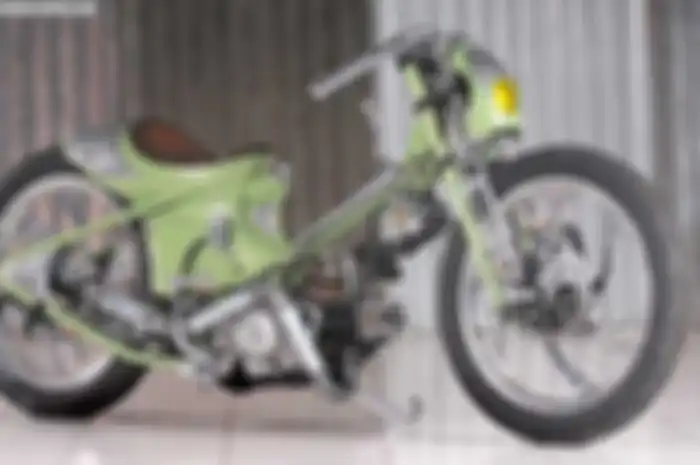 Lantaran rivalnya datang telat, akhirnya Honda C-800 milik Dadang ini yang didaulat jadi juara dan berhak ke Jepang.