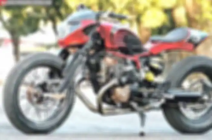 Siswo Winoto dari workshop Wins Paddock (WP) Purwokerto bikin gebrakan di akhir tahun 2015. Bikin kaget dengan sentuhan spesial pada Honda Tiger milik Dedi Sulistiono yang juga berasal dari Kota Mendoan, Purwokerto, Jawa Tengah. Terlebih bukan hanya 