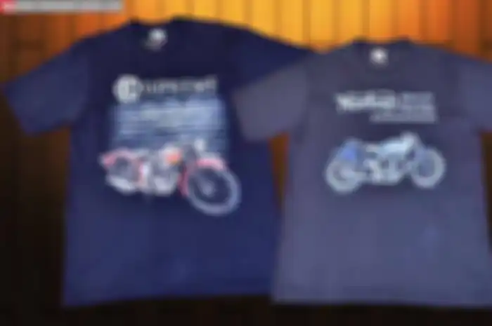 Riza, owner Kidnapped.Bikers Store yang beralamat di Jln. Dayung Raya No.23, Kelapa Dua, Karawaci, Tangerang ini, enggak hanya memiliki beberapa motor tua sebagai pajangan di tokonya, sob. Tapi, tentunya puluhan kaos tema motor tua yang menjadi