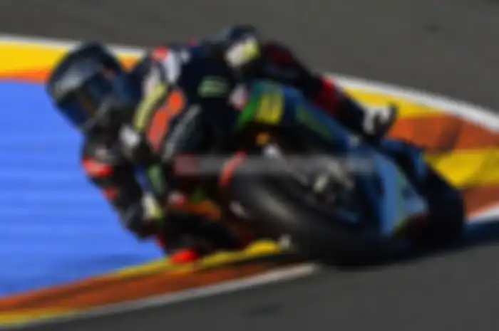 Jonas Folger akan menjalani debut MotoGP di musim balap tahun ini atawa 2017. Folger menjadi satu dari tiga pembalap (Alex Rins dan Johann Zarco) dari kelas Moto2 yang naik ke MotoGP. Jonas Folger mengaku ingin contek gaya balap Jorge Lorenzo.