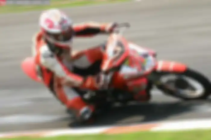 Yamaha Jupiter Z modal rasio super ringan, Syamsul Arifin sukses jadi yang tercepat di MotorPrix seri ke-8 di sirkuit karting Sentul, Bogor, Jawa Barat beberapa waktu lalu. Syamsul yang nunggang Yamaha Jupiter Z, lebih mudah mengatur racing line yang
