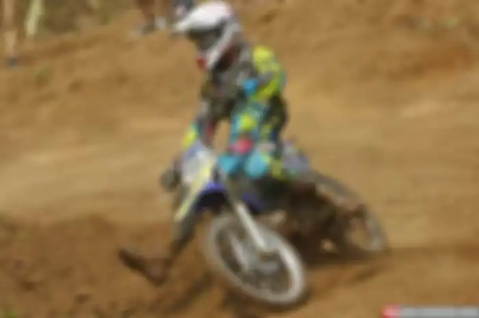 “Untuk rangka, dipercayakan ke Mey Restu Bunda yang ada di Jetis, Sambirejo, Sragen yang sudah biasa seting rangka motor grasstrack,” kata Andy.