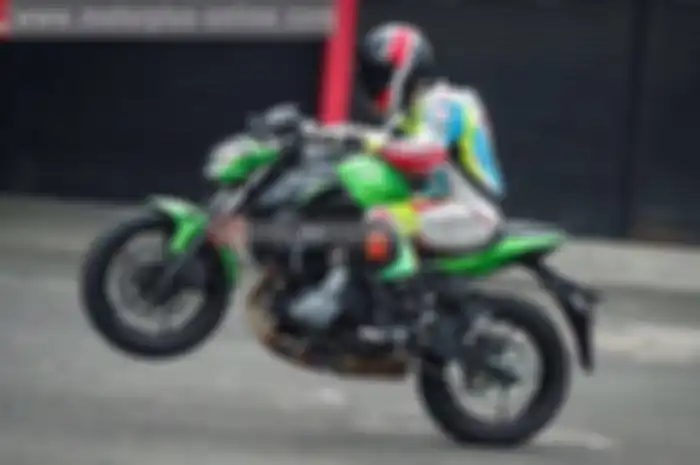 Kawasaki Motor Indonesia (KMI) tidak secara resmi melaunching Kawasaki Z650 di Indonesia, tetapi secara global di EICMA 2016, Kawasaki Z650 ternyata dijual terbatas loh!