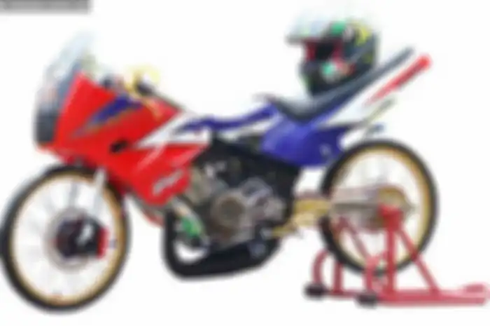Akibat sering lihat trend modifikasi Ninja-R di Thailand, Meksia Lova keracunan. Bahkan, sampai pusing dibuatnya. Karena darah racing sangat kental mengalir pada pria ini. Akhirnya, tema racing gaya Thailand jadi pilihan.