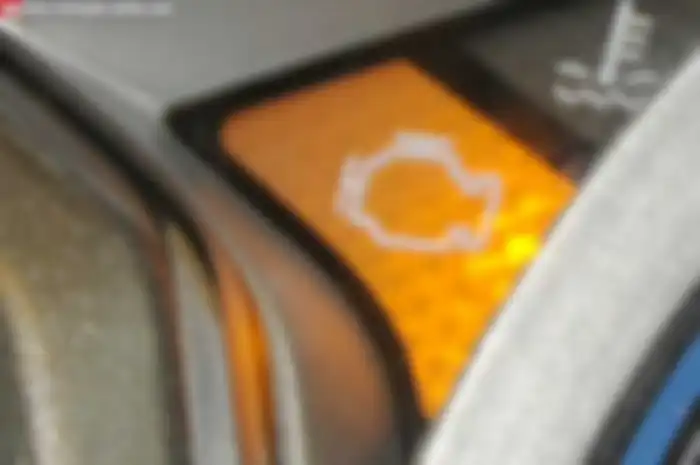 Enggak semua pemilik motor injeksi paham pada problem yang terjadi di tunggangan. Meskipun indikator kerusakan ditandai kedipan lampu di panel spidometer. Contohya injeksi PGM-FI di Honda yang menyebut lampu indikator kegagalan fungsi sensor dengan M