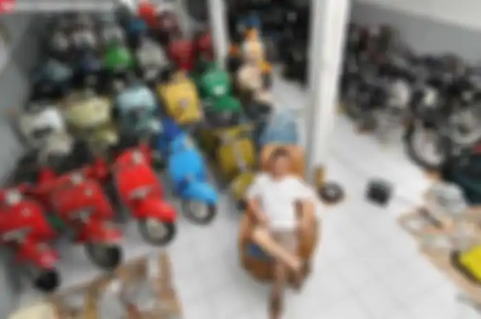 Berbagai kegiatan banyak dilakukan untuk mengisi masa pensiun atau hari tua. Seperti yang dilakukan oleh Thamrin. Biker yang tinggal di bilangan Ciracas, Jakarta Timur ini menginjak usia ke-64 tahun mimpinya mengoleksi berbagai jenis motor lawas jadi