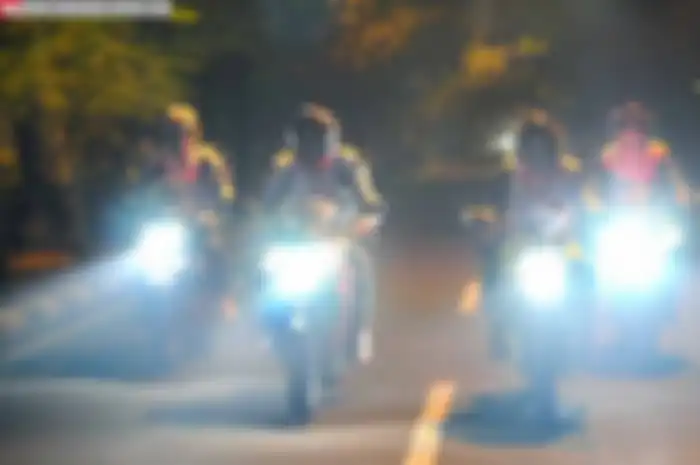 Ini dia! Em-Plus memandang, tahun 2014 ini juga sebagai tahun peperangan kuda besi alias pacuan sport. Disebut kuda, karena memang macam kuda. Artinya, memiliki tangki di bagian depan untuk dikempit. Bukan kayak bebek atau skubek! He,he,he.