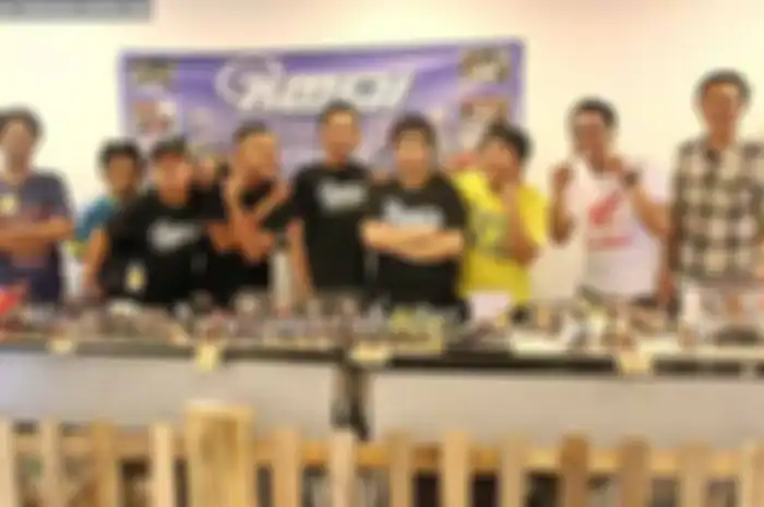 Walaupun bukan klub motor skala 1:1, tapi mereka kolektor motor dalam skala mini. Dari skala 1:32 sampai dengan 1:6 untuk berbagai tipe motor. Koleksi mayoritas diecast mereka beraroma balap.