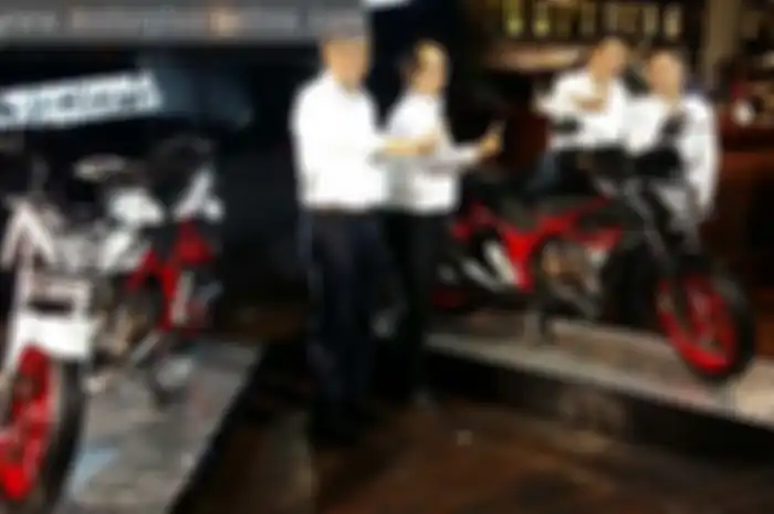 Hari ini (11/12) PT Astra Honda Motor (AHM) meluncurkan All New Honda CB150R StreetFire Spesial Edition. Tentunya ada perubahan tampilan yang cukup berarti pada versi spesial ini.