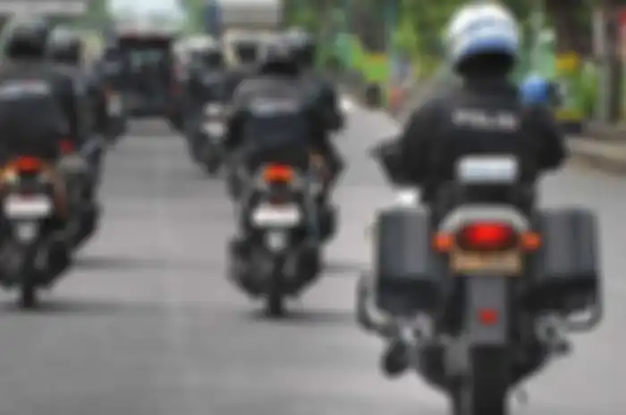 Penegakan hukum atau Gakkum yang dilakukan oleh Kepolisian Daerah Metro Jaya, salah satu sasaran pelanggaran adalah penggunaan alat perlengkapan seperti lampu strobo, rotator dan blitz.
