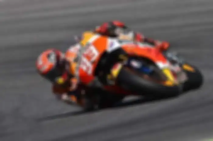 Marc Marquez berhasil menguasai jalannya hari pertama MotoGP Jerman dengan menjadi yang tercepat sesi latihan resmi kedua MotoGP Sachsenring, Jerman. Marquez berhasil mencatatkan waktu terbaik 1 menit 21,621 detik dan unggul atas Bradley Smith di tem