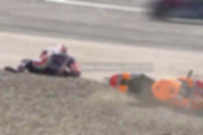 Pemimpin klasemen sementara pembalap MotoGP Marc Marquez terjatuh di Free Practice 3 (FP3) MotoGP Austria yang berlangsung siang tadi (13/8). Kabarnya, Marc Marquez mengalami cedera bahu akibat insiden itu