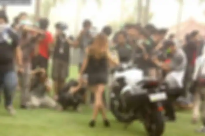 Di saat pasca erupsi Gunung Kelud, suasana Jogja berdebu parah. Bahkan diperkirakan lebih parah daripada erupsi Gunung Merapi tiga tahun silam. Walau demikian, klub motor yang tergabung dalam Merapi Ninja Twofifty up Community (MNTC) Jogja, tetap mer