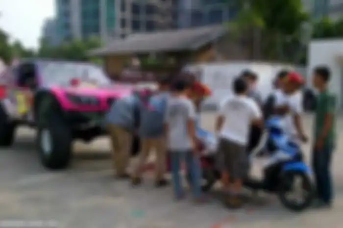 Biasanya, Monster Gajah menggila di ajang Otobursa 'Tumplek Blek' dengan menggilas deretan mobil dan jadi tontonan menarik ribuan pasang mata. Ritual serupa pun akan berulang pada gelaran yang sama di lintasan track gilas mobil area Plaza Gelora Bung